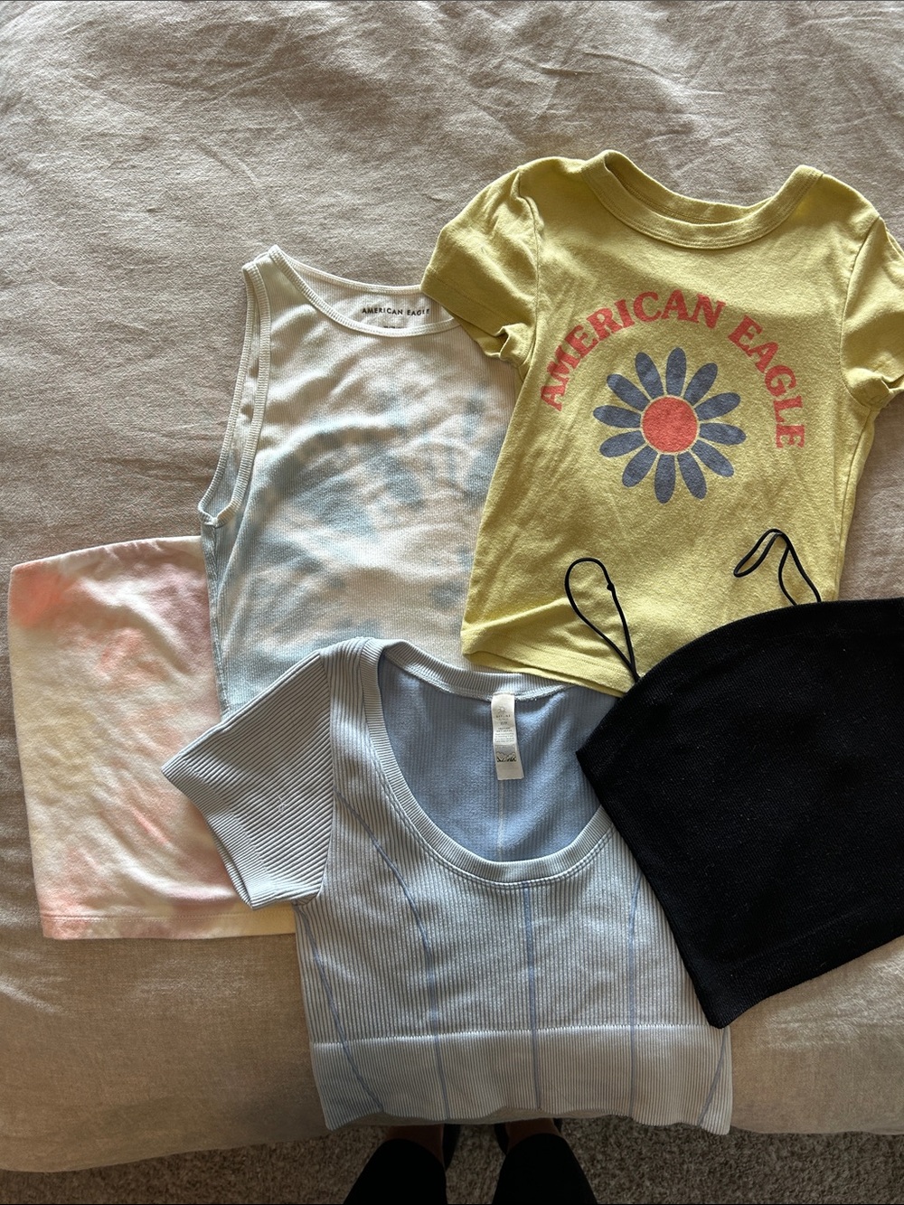 American Eagle Outfitters Yellow Daisy Graphic Tank Top - Yellow